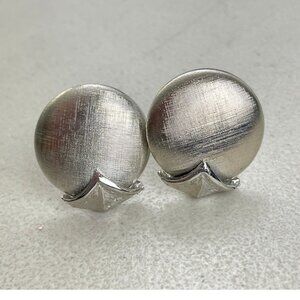 Vintage Chunky Round Earrings 1970s Silver Tone Metal Arrow Circle Clip Ons  Sil